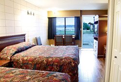 Motel Guestroom - Campbell River, BC
